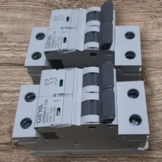 2 Interruptores Geya GYM9H-Z C16 DC 300VDC