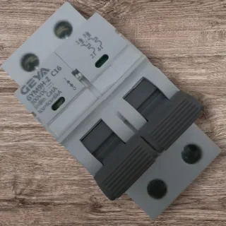 2 Interruptores Geya GYM9H-Z C16 DC 300VDC