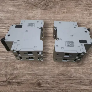 2 Interruptores Geya GYM9H-Z C16 DC 300VDC