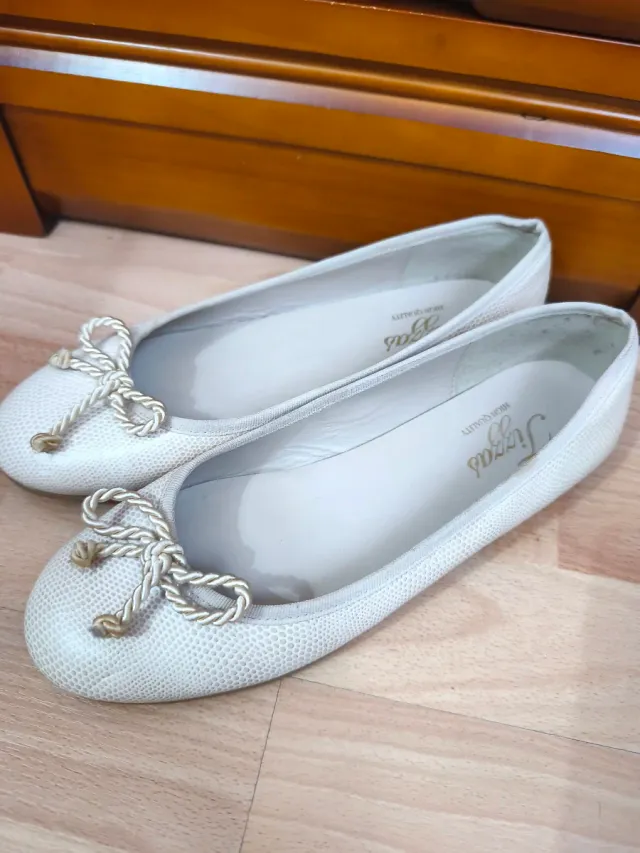 Zapatos planos Tizzas beige/blanco