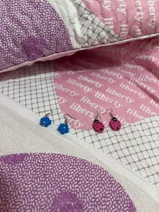Pendientes infantiles flores y mariquitas