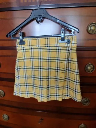 Falda de cuadros amarilla