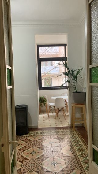 Mesa redonda con 4 sillas