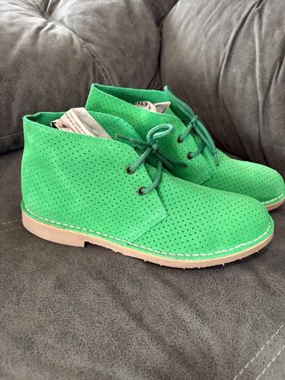 Botines de piel mujer perforados