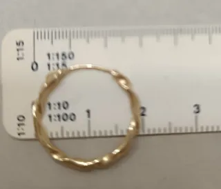 Aros de oro retorcidos