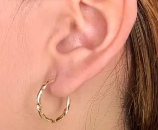 Aros de oro retorcidos