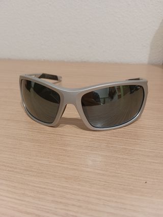 Gafas de sol plateadas