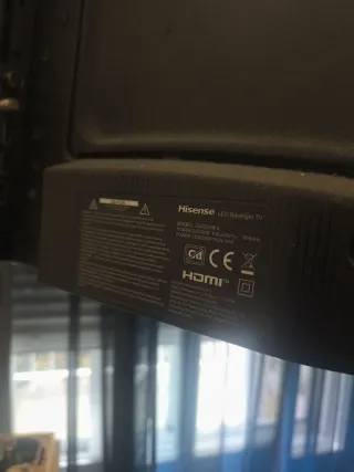 Smart TV Hisense 32 Negro con brazo soporte