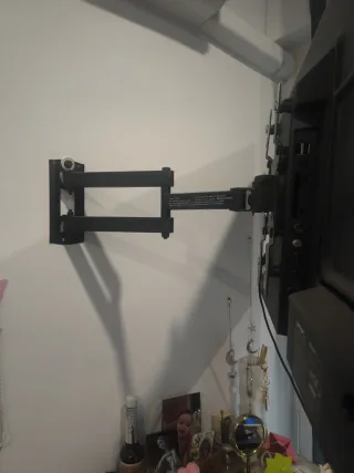 Smart TV Hisense 32 Negro con brazo soporte