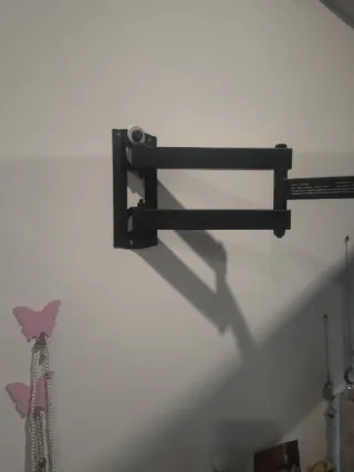 Smart TV Hisense 32 Negro con brazo soporte