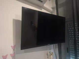 Smart TV Hisense 32 Negro con brazo soporte