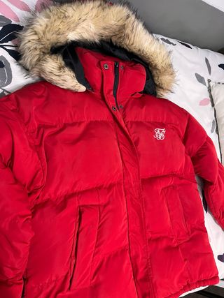 Plumas Mujer Rojo con Capucha y Logo