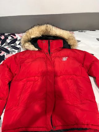 Plumas Mujer Rojo con Capucha y Logo