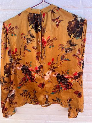 Blusa floral Stradivarius