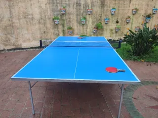 Mesa de tenis de mesa (ping pong) para exteriores.