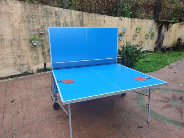 Mesa de tenis de mesa (ping pong) para exteriores.