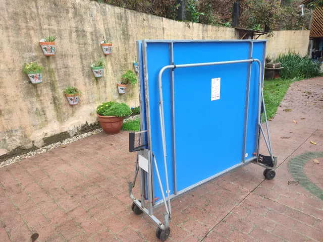 Mesa de tenis de mesa (ping pong) para exteriores.