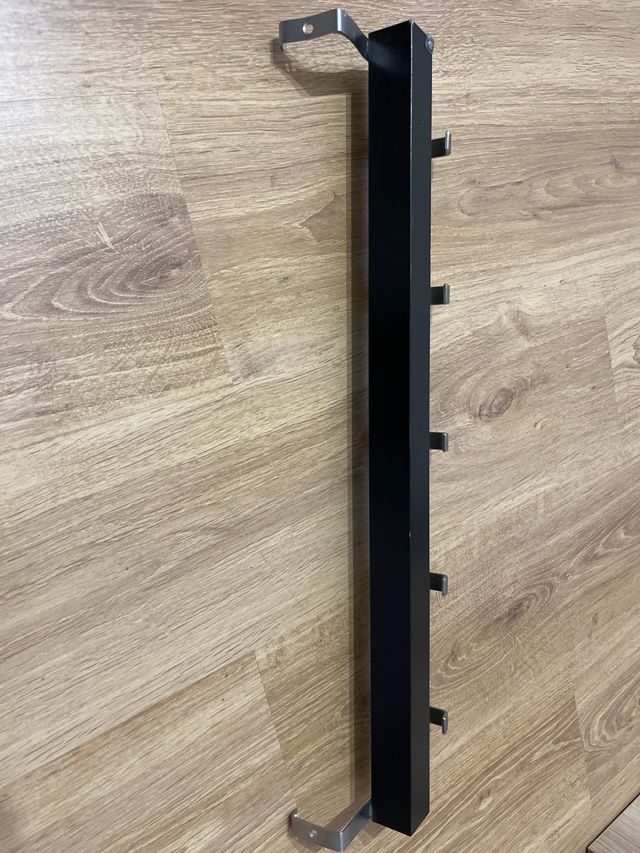 Perchero de puerta negro y plateado