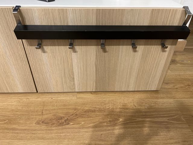 Perchero de puerta negro y plateado