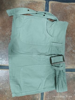 Mini falda de color verde talla 38