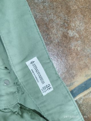 Mini falda de color verde talla 38