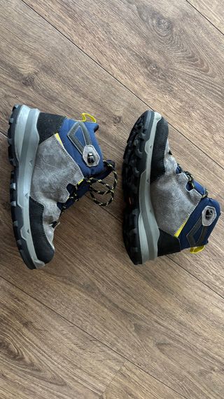 Botas montaña niño/a talla 36 impermeables