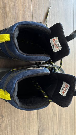 Botas montaña niño/a talla 36 impermeables