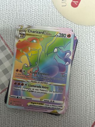 Carta Pokémon Charizard V ASTRO 174/172