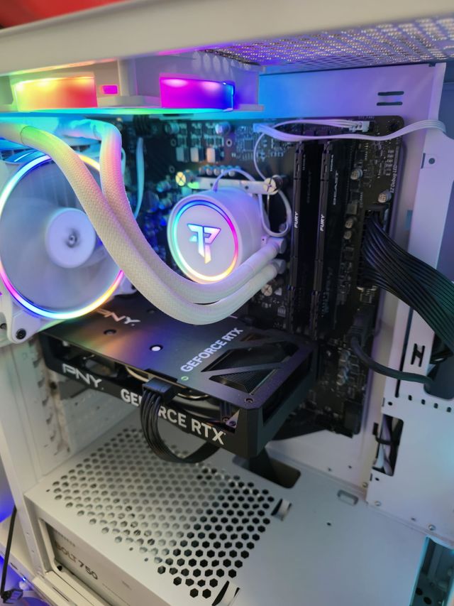 PC Gaming Blanco Casi Nuevo