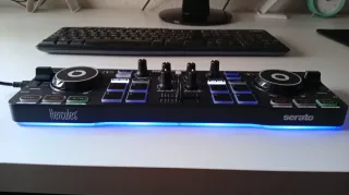 Controladora DJ Hercules DJControl Starlight