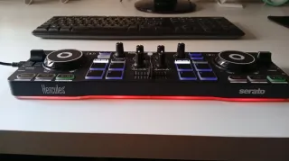 Controladora DJ Hercules DJControl Starlight