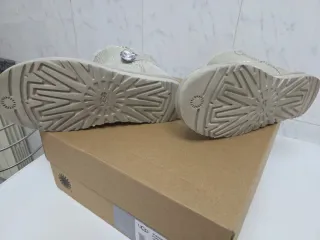 Botas UGG Gris Metalizado Talla 37