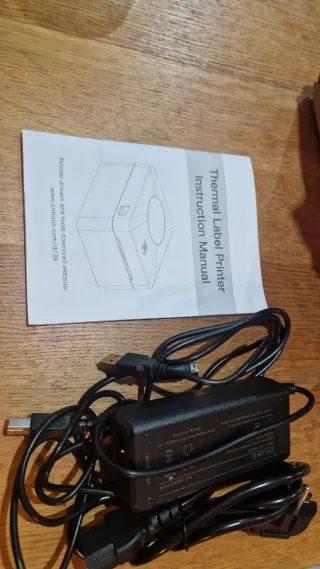 Impresora de etiquetas negra