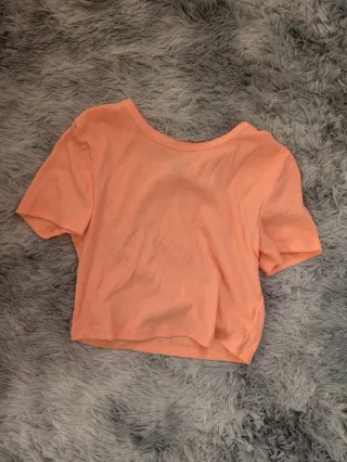 Cropped naranja manga corta