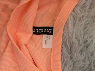 Cropped naranja manga corta