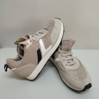 Zapatillas Stradivarius Beige y Blanco