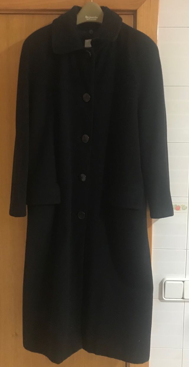 Abrigo de paño negro