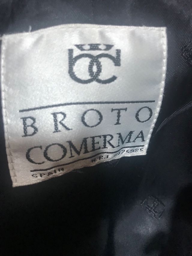 Abrigo de paño negro