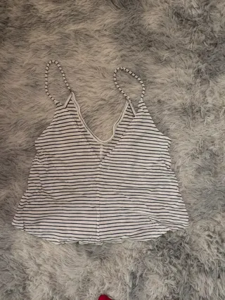 Top de rayas blanco y negro