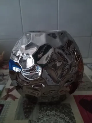 Jarrón decorativo plateado