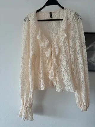 Blusa H&M encaje volantes beige Talla S