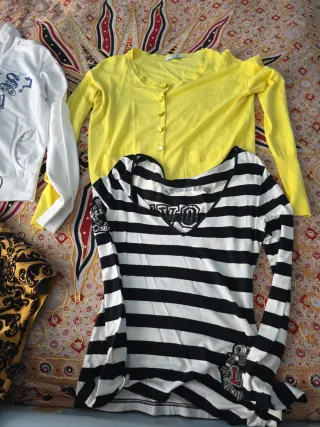 Lotto di 4 capi d'abbigliamento donna