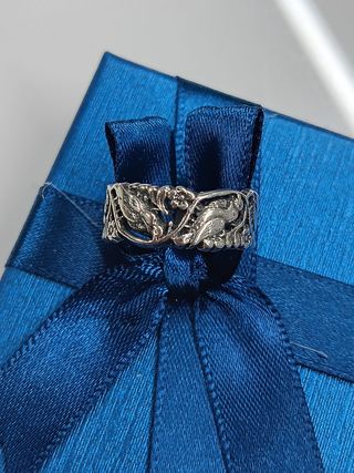 Anillo de Plata con Diseño Floral