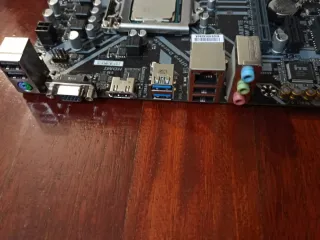 Placa Base Gigabyte H310M H 2.0 + Accesorios