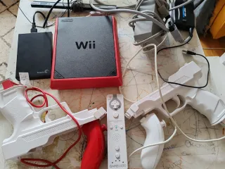 Nintendo Wii Mini Negra/Roja + Accesorios
