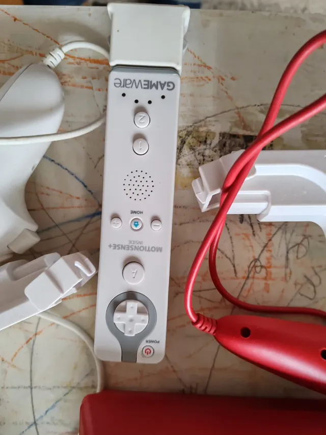 Nintendo Wii Mini Negra/Roja + Accesorios