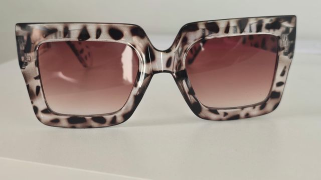 Gafas de sol estilo animal print
