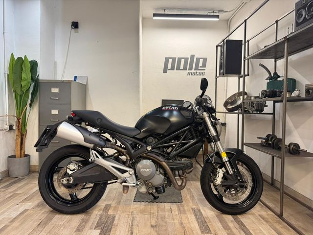Ducati Monster 696