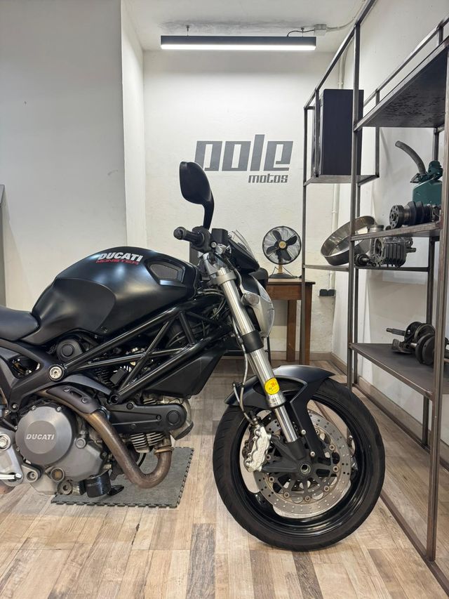 Ducati Monster 696