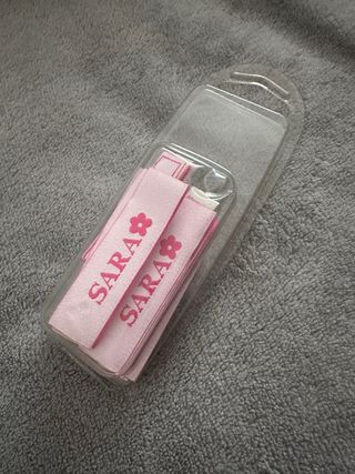 Etiquetas personalizadas Sara com flor